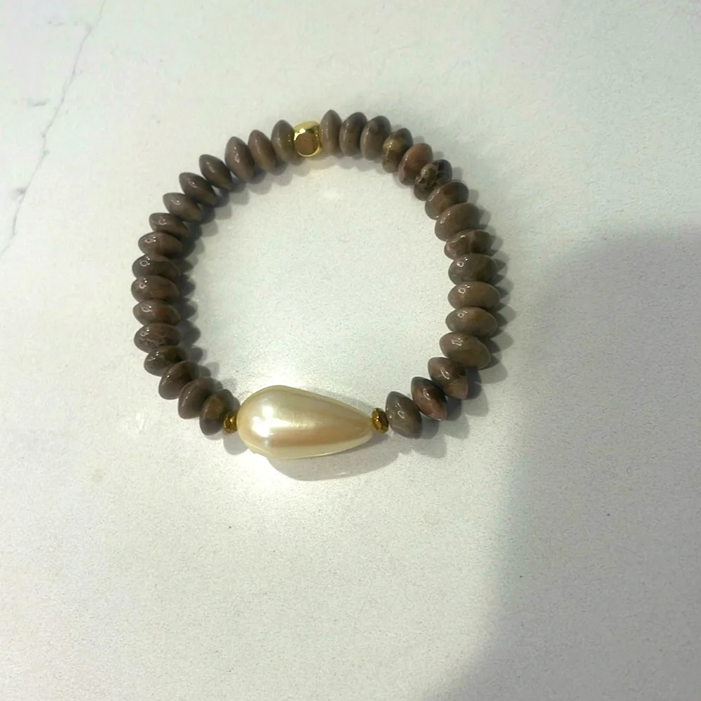 Hot chocolate & whipped cream bracelet- agate & mother of pearl
